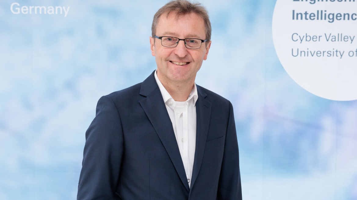 Stuttgart-based computer scientist Prof. Steffen Staab has been appointed a Fellow of the prestigious Association for Computing Machinery (ACM) in recognition of his research contributions to the field of Knowledge Technologies, which is gaining in practical importance.